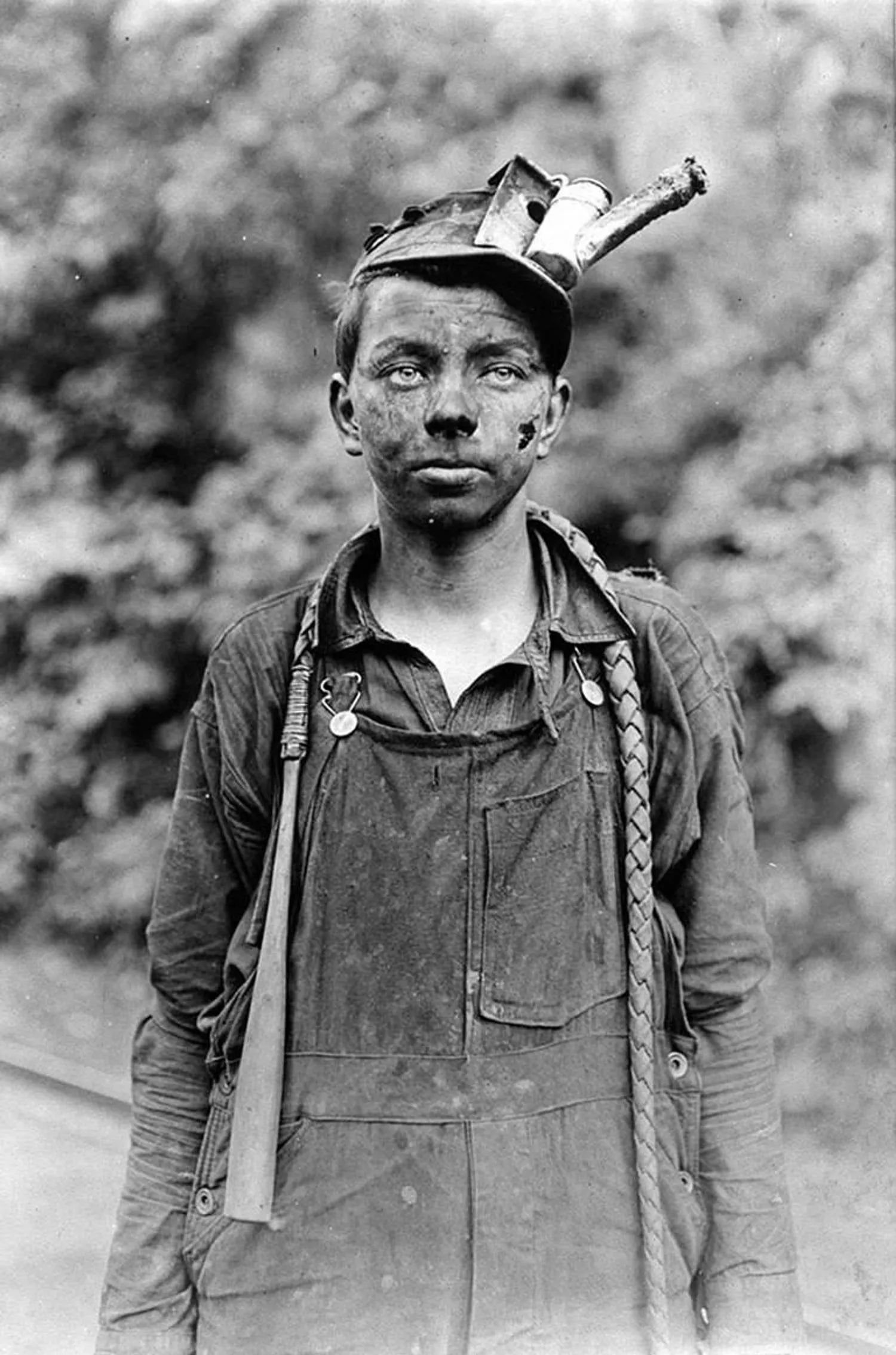 Niño trabajador fotografiado por lewis hine