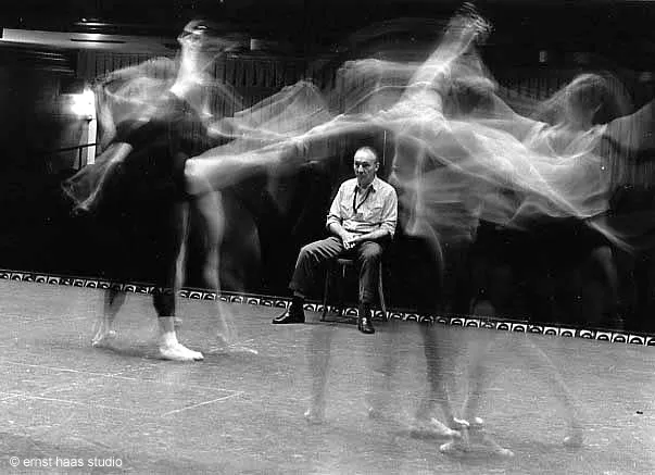 bailarines movimiento en blanco y negro de ernst haas