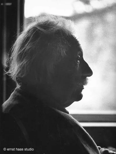 albert einstein por ernst haas en blanco y negro