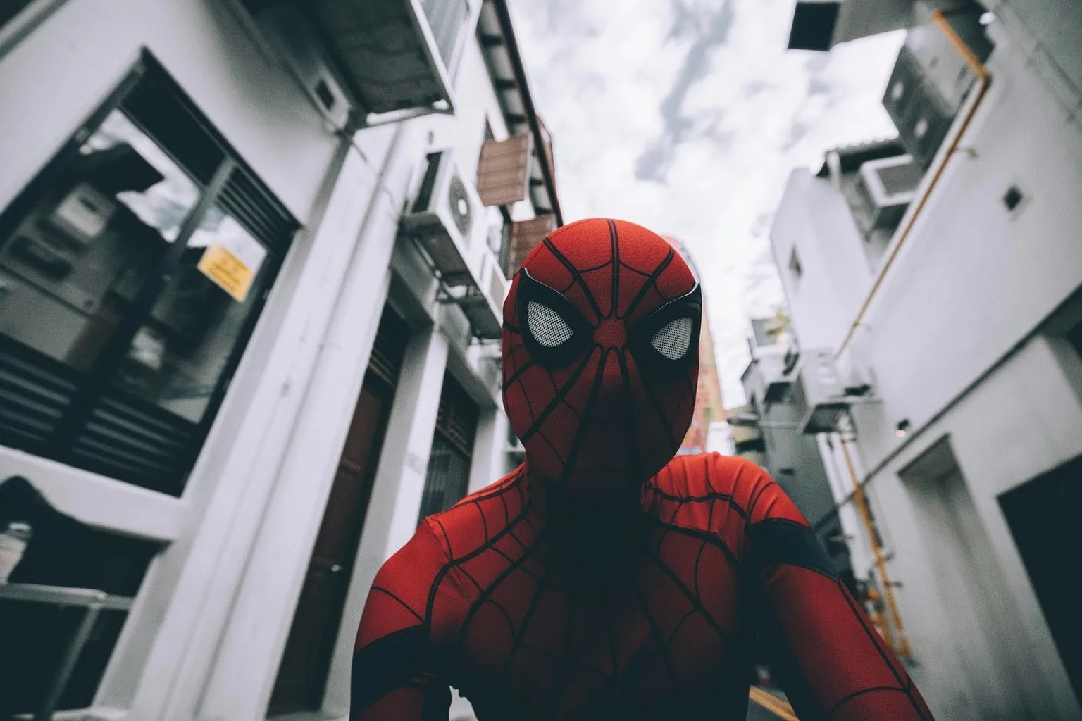 uso de contrapicado con superheroes