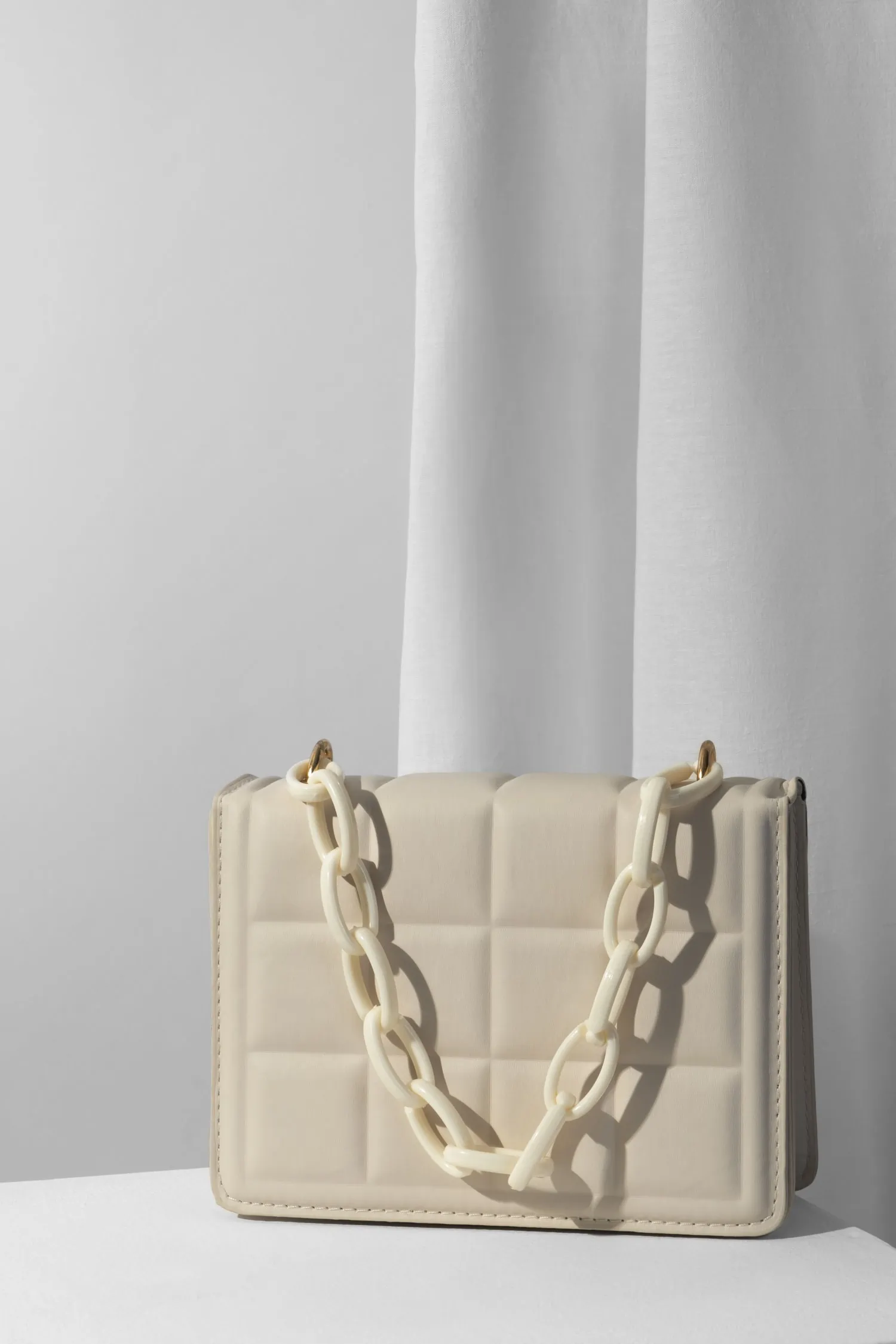 foto producto bolso en fondo gris