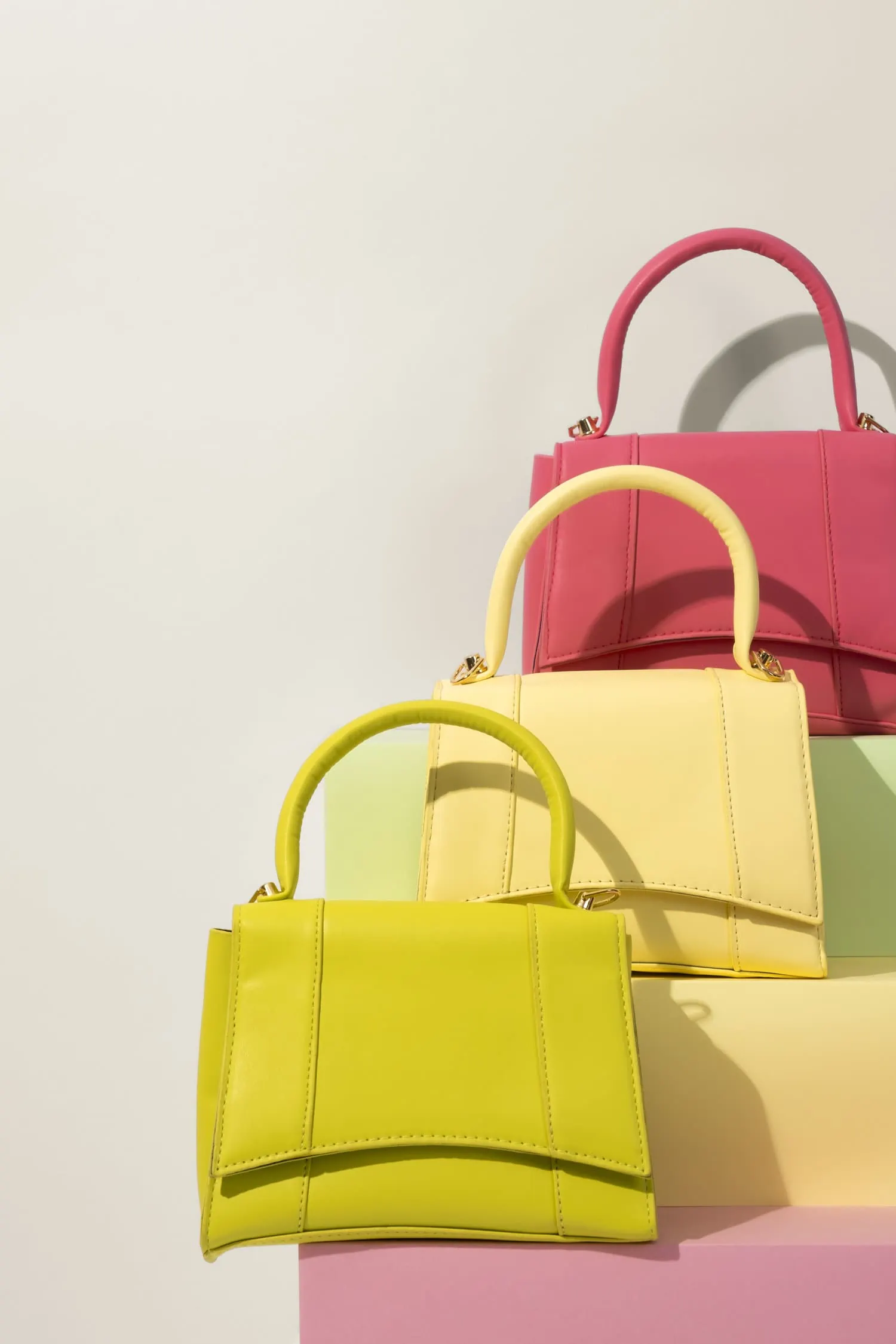 Bolsos en fondo blanco fotografía de producto
