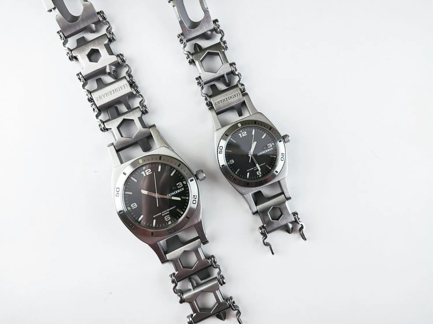 Foto de producto ecommerce reloj en fondo blanco