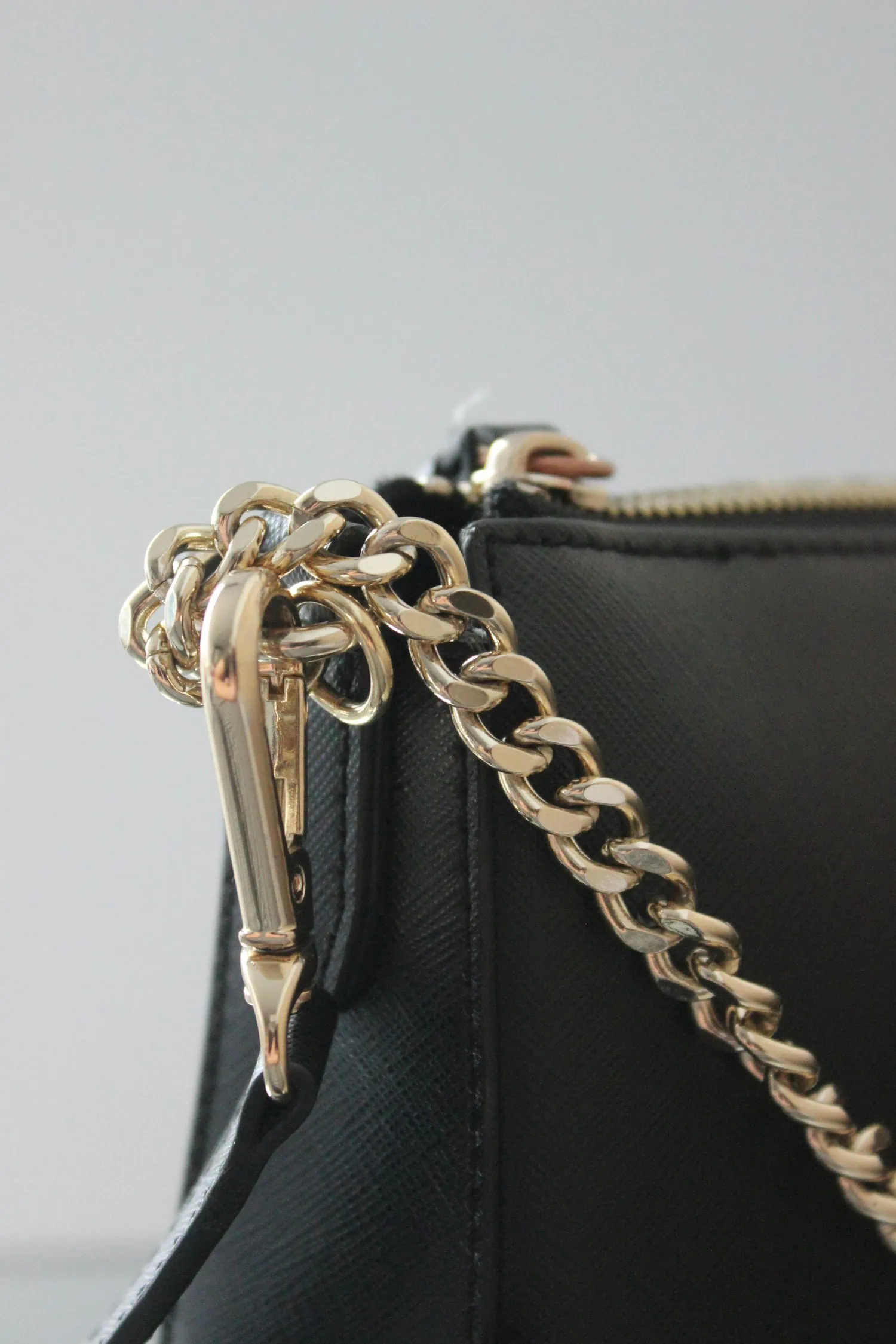 detalle bolso fondo blanco fotografía de producto