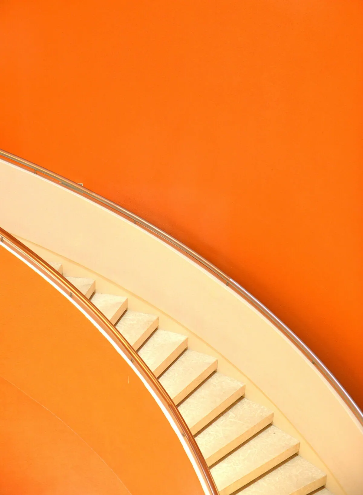 escaleras color naranja