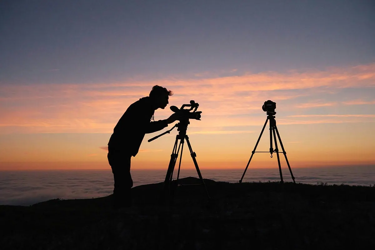 fotógrafo en atardecer, creatividad fotográfica