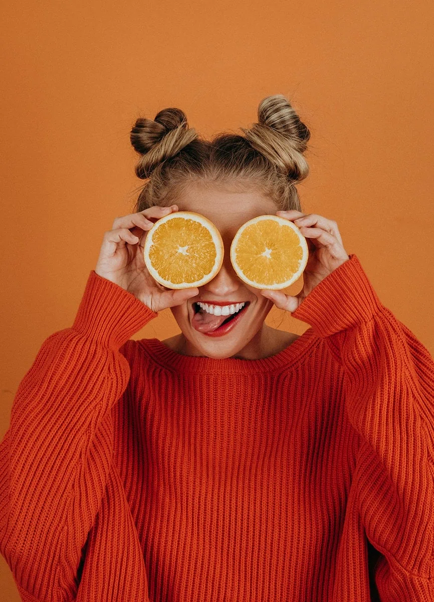 retrato en tonos naranja