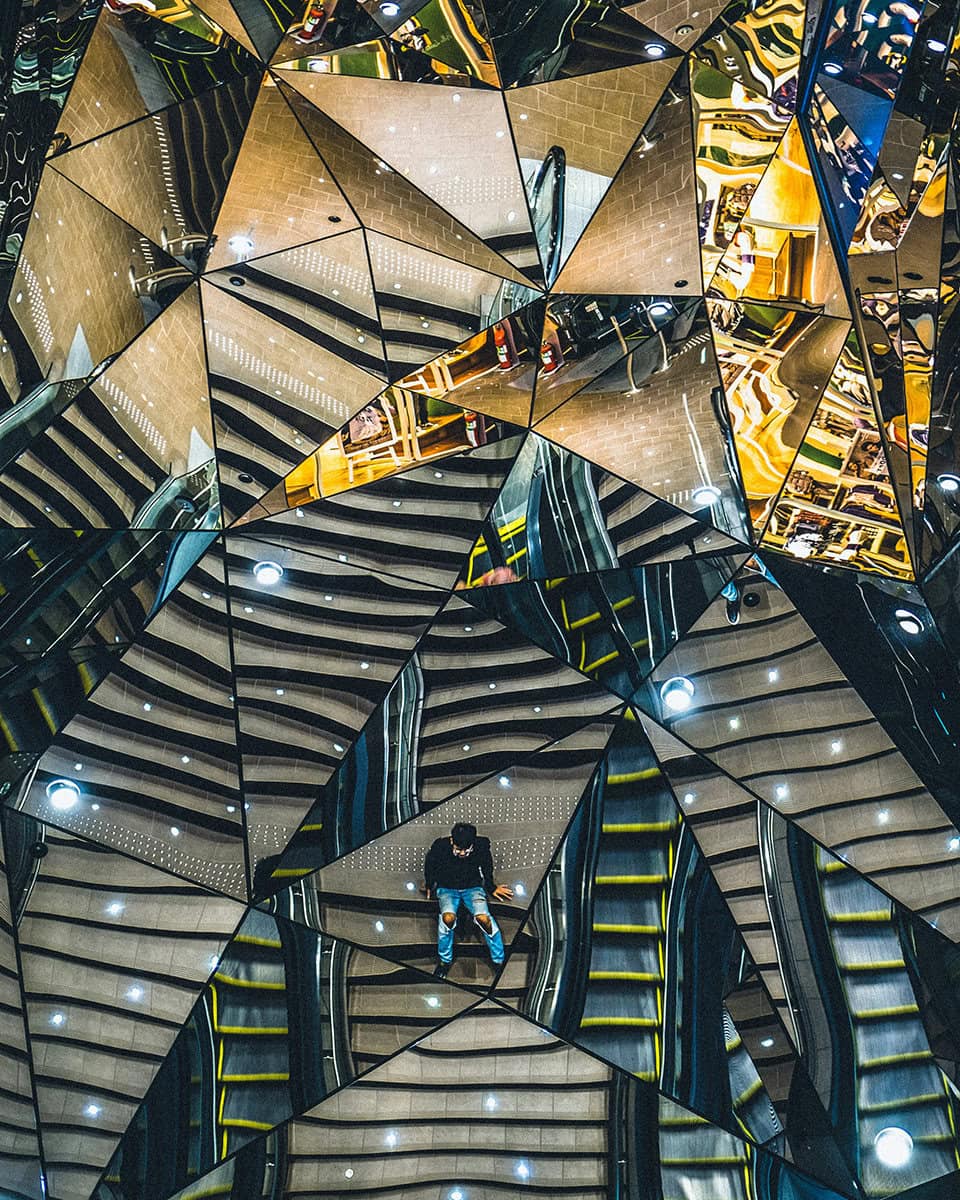 fotografía artística con espejos en espacios urbanos