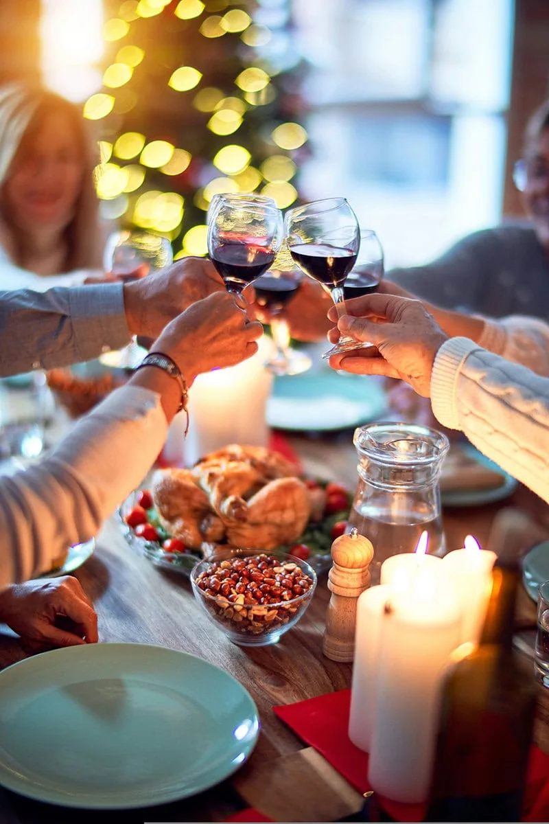 fotografía de brindis navideño