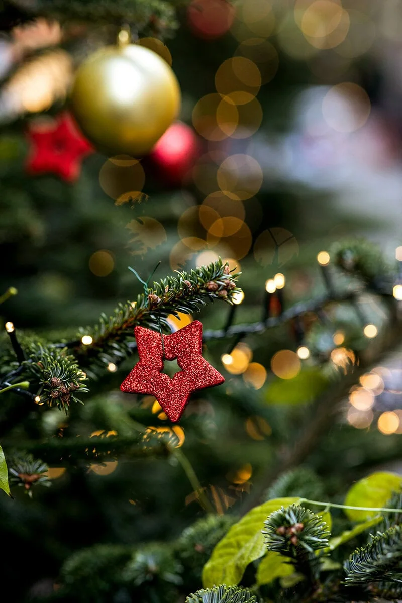fotografía creativa de adornos navideños