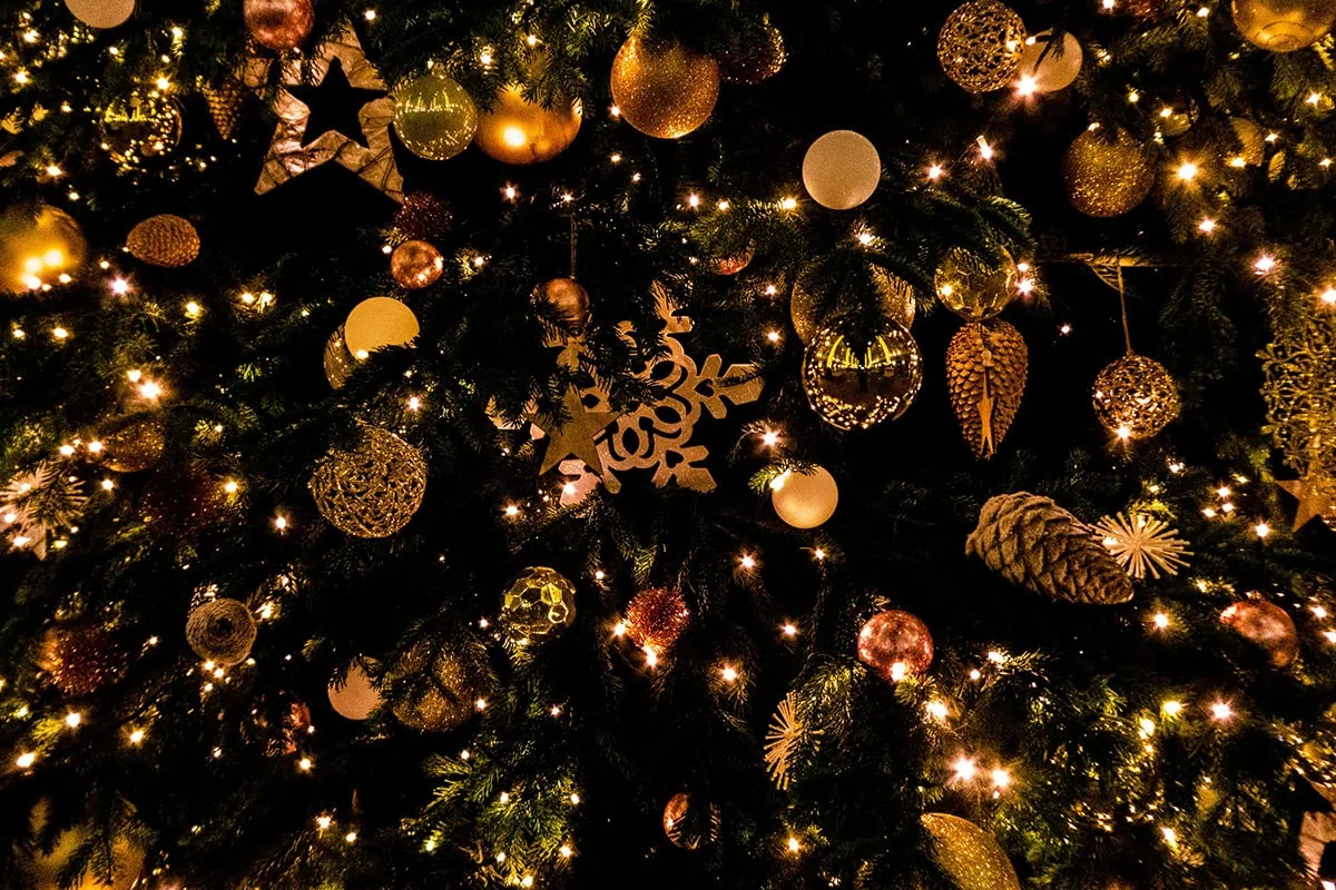 fotos navideñas creativas de luces y decoraciones