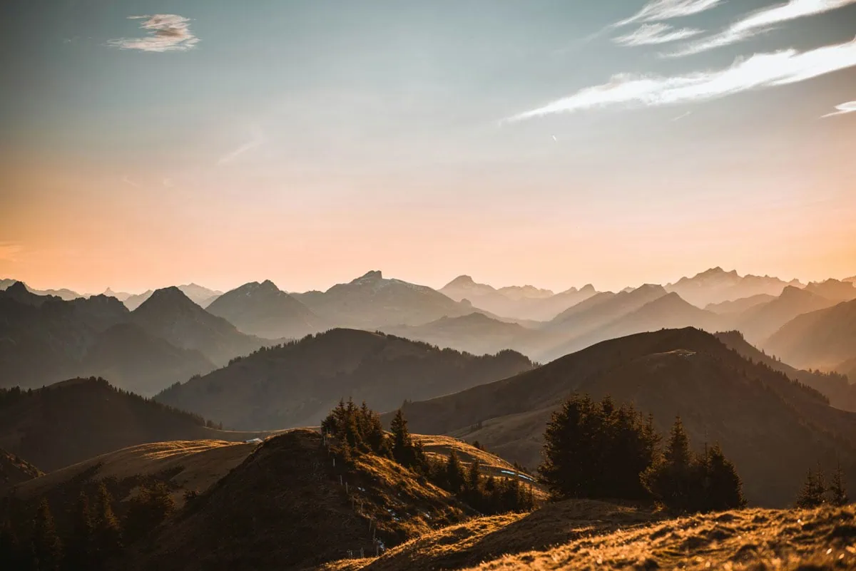 fotografía paisaje montañoso atardecer