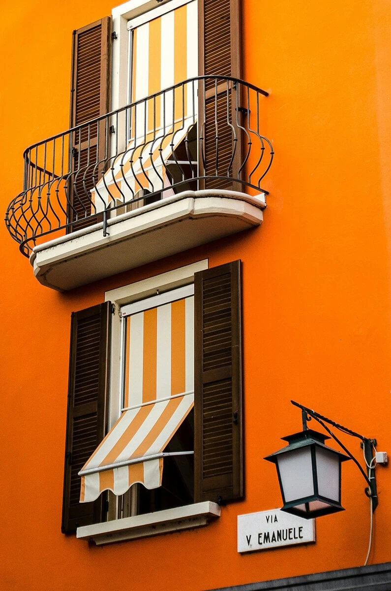 paleta de colores 2025 en espacios urbanos